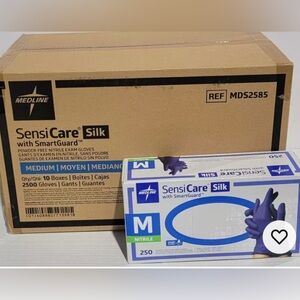 SensiCare Silk Powder Free Nitrile Gloves, Size Medium. 1 CASE HAS 10 BOXES 75$